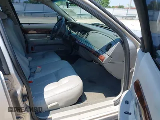 2004 Mercury Grand Marquis GS z VIN 2MEFM74W54X673359, wystawiony jako IAAI lot #42441171 z przebiegiem 117 442 mil mil oraz . Historia ofert i sprzedaży dostępna na DreamBid. Obrazek 5.