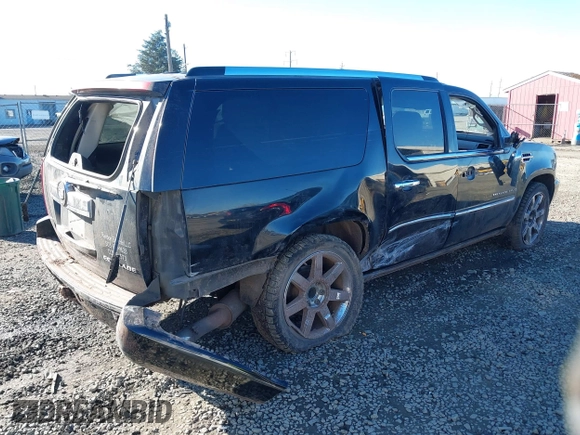 2008 Cadillac Escalade ESV z VIN 1GYFK66868R233774, wystawiony jako IAAI lot #41558263 z przebiegiem Nie podano mil oraz . Historia ofert i sprzedaży dostępna na DreamBid. Obrazek 4.