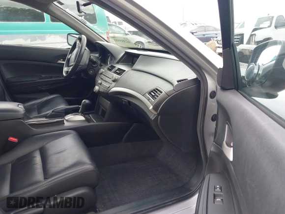 2012 Honda Accord SE z VIN 1HGCP2F61CA120373, wystawiony jako IAAI lot #42388681 z przebiegiem 121 754 mil mil oraz . Historia ofert i sprzedaży dostępna na DreamBid. Obrazek 5.