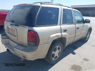 2006 Chevrolet TrailBlazer LS with VIN 1GNDT13S562346030, listed as a IAAI auction lot 41915887 with 228,486 mi miles and . Bid and sale history available at DreamBid. Image 4.