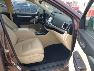 2017 Toyota Highlander XLE with VIN 5TDJZRFH4HS483304, listed as a IAAI auction lot 42134994 with 115,322 mi miles and . Bid and sale history available at DreamBid. Image 5.