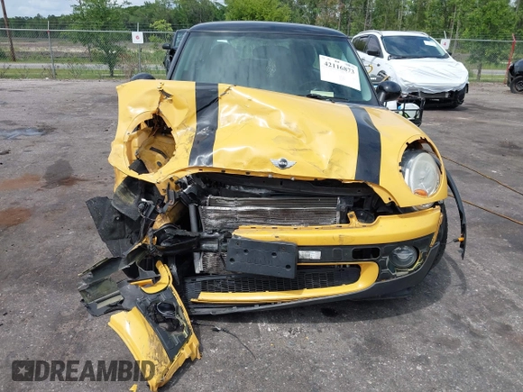 2009 MINI Hardtop with VIN WMWMF33579TT69729, listed as a IAAI auction lot 42116873 with 92,334 mi miles and . Bid and sale history available at DreamBid. Image 6.