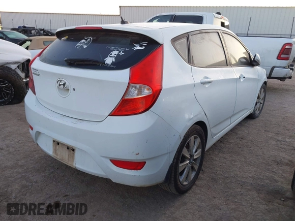 2013 Hyundai Accent SE z VIN KMHCU5AE8DU090226, wystawiony jako IAAI lot #41652307 z przebiegiem 235 459 mil mil oraz . Historia ofert i sprzedaży dostępna na DreamBid. Obrazek 4.