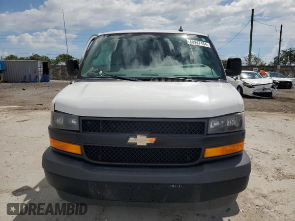 2018 Chevrolet Express Cargo Van with VIN 1GCWGAFP6J1217404, listed as a Copart auction lot 68947454 with 122,000 mi miles and Salvage Title. Bid and sale history available at carsss.com. Image 5.