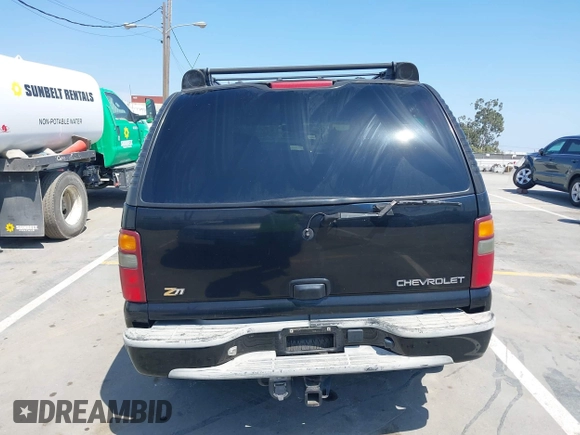 2001 Chevrolet Tahoe LT with VIN 1GNEK13T41R197657, listed as a IAAI auction lot 42164367 with 200,507 mi miles. Bid and sale history available at carsss.com. Image 16.