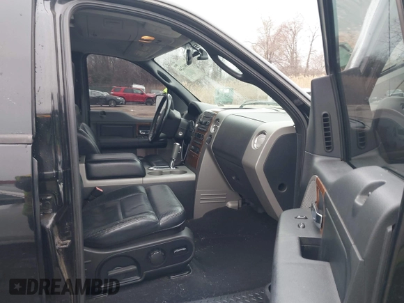 2004 Ford F-150 XLT with VIN 1FTPW14514KC04132, listed as a IAAI auction lot 41801246 with 224,488 mi miles. Bid and sale history available at carsss.com. Image 5.