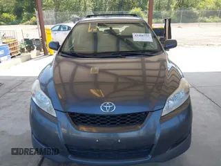 2010 Toyota Matrix z VIN 2T1KU4EE4AC284880, wystawiony jako IAAI lot #42408735 z przebiegiem 140 127 mil mil oraz . Historia ofert i sprzedaży dostępna na DreamBid. Obrazek 12.