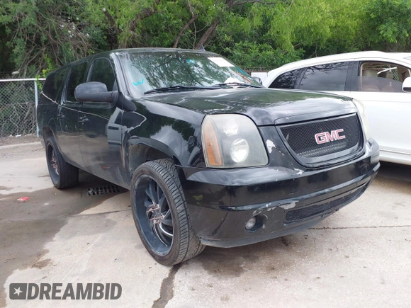 2008 GMC Yukon XL SLT with VIN 1GKFC16018R211752, listed as a IAAI auction lot 42137904 with 136,320 mi miles. Bid and sale history available at carsss.com. Image 1.