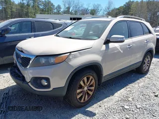 2011 Kia Sorento EX with VIN 5XYKU4A27BG075490, listed as a IAAI auction lot 41853265 with 221,119 mi miles. Bid and sale history available at carsss.com. Image 17.