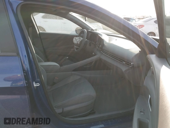 2023 Hyundai Elantra SEL z VIN 5NPLM4AG4PH093588, wystawiony jako IAAI lot #41301617 z przebiegiem 40 322 mil mil oraz . Historia ofert i sprzedaży dostępna na DreamBid. Obrazek 5.