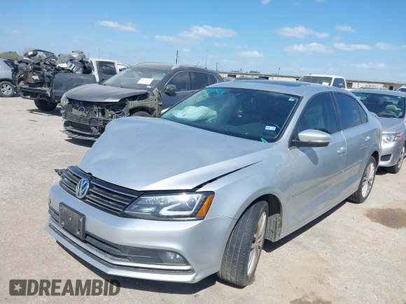 2016 Volkswagen Jetta Sedan 1.8T SEL with VIN 3VWL07AJ0GM330058, listed as a IAAI auction lot 41832211 with 1 mi miles. Bid and sale history available at carsss.com. Image 2.