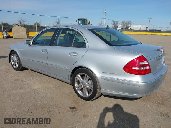 2006 Mercedes-Benz E 350 z VIN WDBUF56J96A907201, wystawiony jako IAAI lot #41855889 z przebiegiem 199 029 mil mil oraz . Historia ofert i sprzedaży dostępna na DreamBid. Obrazek 3.