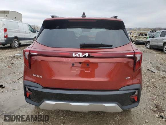 2024 Kia Seltos SX z VIN KNDETCA74R7585079, wystawiony jako Copart lot #43315445 z przebiegiem 2 248 mil mil oraz Czysty tytuł • Clean title. Historia ofert i sprzedaży dostępna na DreamBid. Obrazek 6.