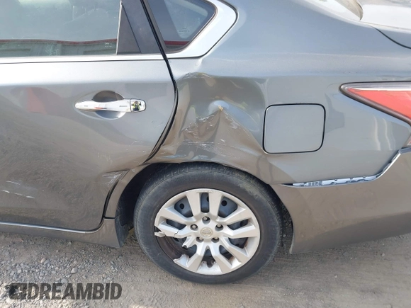 2015 Nissan Altima S with VIN 1N4AL3AP1FN324035, listed as a IAAI auction lot 42005278 with 211,529 mi miles and . Bid and sale history available at DreamBid. Image 6.