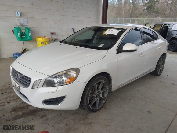 2013 Volvo S60 T6 R-Design Platinum with VIN YV1902FH2D1218127, listed as a IAAI auction lot 41901029 with 97,741 mi miles. Bid and sale history available at carsss.com. Image 17.