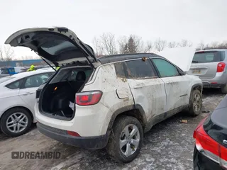 2018 Jeep Compass Altitude with VIN 3C4NJDBB3JT307076, listed as a IAAI auction lot 41387169 with 75,106 mi miles and . Bid and sale history available at carsss.com. Image 4.