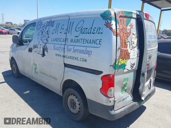 2015 Chevrolet City Express Cargo LS z VIN 3N63M0YN3FK726807, wystawiony jako IAAI lot #42210653 z przebiegiem 118 414 mil mil oraz . Historia ofert i sprzedaży dostępna na DreamBid. Obrazek 3.