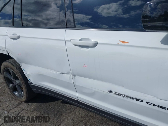 2023 Jeep Grand Cherokee Altitude z VIN 1C4RJKAG0P8855367, wystawiony jako IAAI lot #41788741 z przebiegiem 25 338 mil mil oraz . Historia ofert i sprzedaży dostępna na DreamBid. Obrazek 20.
