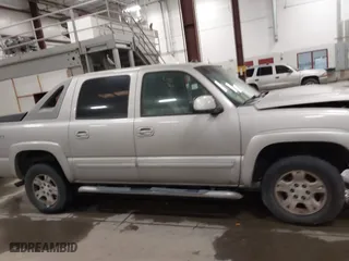 2005 Chevrolet Avalanche Z71 with VIN 3GNEK12Z55G253357, listed as a IAAI auction lot 41425074 with 203,933 mi miles. Bid and sale history available at carsss.com. Image 13.