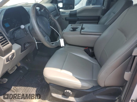 2020 Ford F-250 XL z VIN 1FT7X2B62LEC30895, wystawiony jako Copart lot #59706725 z przebiegiem 90 718 mil mil oraz Szkoda całkowita • Salvage title. Historia ofert i sprzedaży dostępna na DreamBid. Obrazek 7.