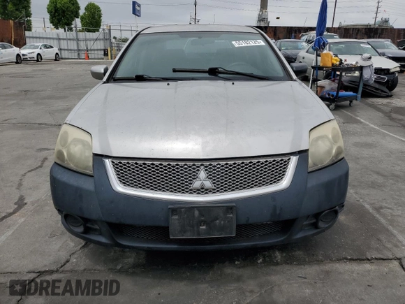 2012 Mitsubishi Galant FE z VIN 4A32B2FF7CE022785, wystawiony jako Copart lot #55182125 z przebiegiem 132 031 mil mil oraz Czysty tytuł • Clean title. Historia ofert i sprzedaży dostępna na DreamBid. Obrazek 5.