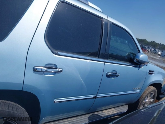 2011 Cadillac Escalade Luxury with VIN 1GYS3BEF8BR293745, listed as a IAAI auction lot 41658591 with NaN miles. Bid and sale history available at carsss.com. Image 13.