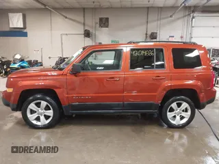 2012 Jeep Patriot Latitude z VIN 1C4NJRFB8CD578232, wystawiony jako IAAI lot #42014686 z przebiegiem 111 712 mil mil oraz . Historia ofert i sprzedaży dostępna na DreamBid. Obrazek 14.