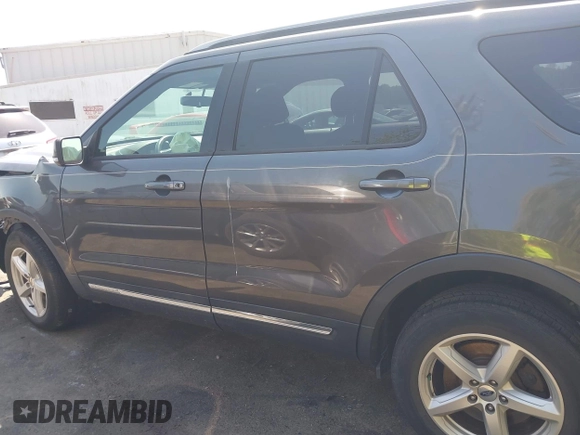 2017 Ford Explorer XLT z VIN 1FM5K8DH2HGD94422, wystawiony jako IAAI lot #42061496 z przebiegiem 104 808 mil mil oraz . Historia ofert i sprzedaży dostępna na DreamBid. Obrazek 14.