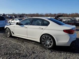 2019 BMW 5 Series 540i xDrive with VIN WBAJE7C59KWW14855, listed as a Copart auction lot 49840104 with 61,705 mi miles and Salvage title. Bid and sale history available at DreamBid. Image 2.