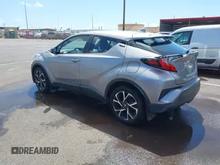 2018 Toyota C-HR XLE z VIN NMTKHMBX5JR009504, wystawiony jako IAAI lot #41776136 z przebiegiem 63 795 mil mil oraz . Historia ofert i sprzedaży dostępna na DreamBid. Obrazek 3.