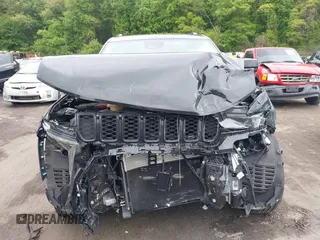 2022 Jeep Grand Cherokee Limited z VIN 1C4RJKBG1N8562136, wystawiony jako IAAI lot #42368262 z przebiegiem 28 136 mil mil oraz . Historia ofert i sprzedaży dostępna na DreamBid. Obrazek 12.