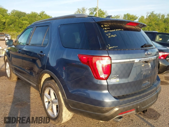 2018 Ford Explorer XLT z VIN 1FM5K7D85JGA11962, wystawiony jako IAAI lot #42049582 z przebiegiem 104 411 mil mil oraz . Historia ofert i sprzedaży dostępna na DreamBid. Obrazek 3.