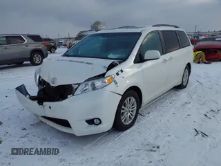 2017 Toyota Sienna XLE Auto Access Seat with VIN 5TDYZ3DC4HS852620, listed as a IAAI auction lot 40988036 with 82,581 mi miles. Bid and sale history available at carsss.com. Image 2.
