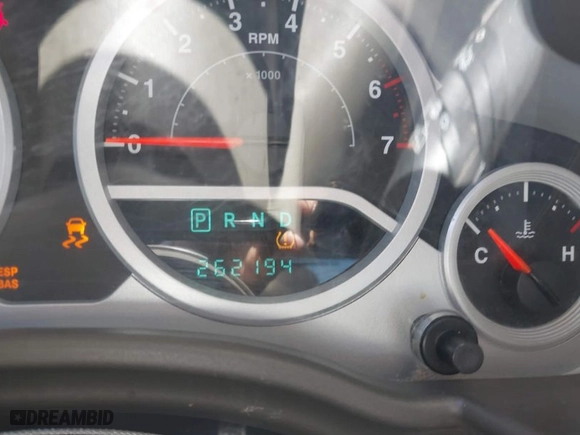 2010 Jeep Wrangler Unlimited Sport with VIN 1J4BA3H1XAL102159, listed as a IAAI auction lot 40190164 with 262,194 mi miles. Bid and sale history available at carsss.com. Image 7.