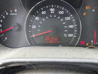 2014 Kia Sorento LX with VIN 5XYKT4A70EG489682, listed as a IAAI auction lot 42088723 with 180,471 mi miles and . Bid and sale history available at carsss.com. Image 7.