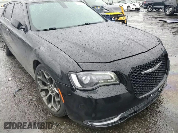 2015 Chrysler 300 S z VIN 2C3CCABG9FH780710, wystawiony jako Copart lot #57951145 z przebiegiem 126 268 mil mil oraz Szkoda całkowita • Salvage title. Historia ofert i sprzedaży dostępna na DreamBid. Obrazek 13.