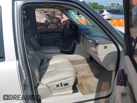 2004 Cadillac Escalade с VIN 1GYEK63N44R235037, выставлен на аукционе IAAI как лот 42154239 с пробегом 268 974 миль миль и . История ставок и продаж доступна на DreamBid. Изображение 5.