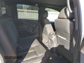2023 Nissan Titan SV z VIN 1N6AA1ED7PN118575, wystawiony jako Copart lot #77127554 z przebiegiem 16 630 mil mil oraz Szkoda całkowita • Salvage title. Historia ofert i sprzedaży dostępna na DreamBid. Obrazek 10.