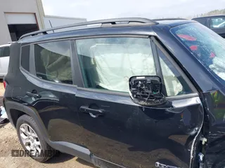 2018 Jeep Renegade Latitude with VIN ZACCJABB8JPJ35329, listed as a IAAI auction lot 41697510 with 97,149 mi miles. Bid and sale history available at carsss.com. Image 13.