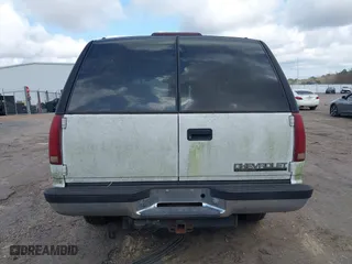 1996 Chevrolet Tahoe with VIN 1GNEK13R9TJ409605, listed as a IAAI auction lot 41467333 with 209,356 mi miles. Bid and sale history available at carsss.com. Image 16.