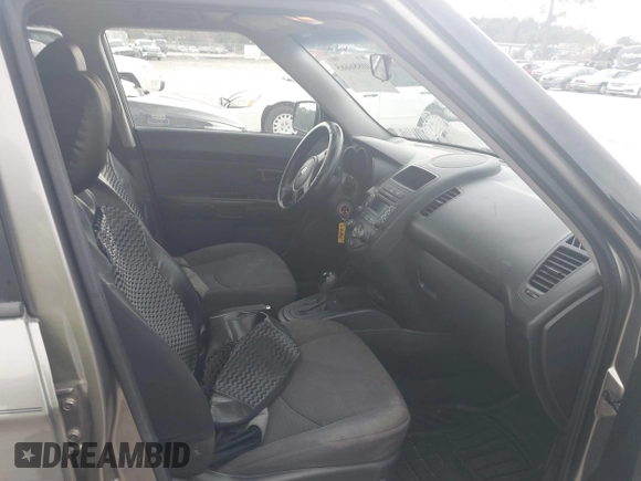 2013 Kia Soul with VIN KNDJT2A52D7549388, listed as a IAAI auction lot 40886665 with 164,543 mi miles. Bid and sale history available at carsss.com. Image 5.