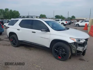 2018 Chevrolet Traverse Premier z VIN 1GNEVJKWXJJ273710, wystawiony jako IAAI lot #39829257 z przebiegiem 115 026 mil mil oraz . Historia ofert i sprzedaży dostępna na DreamBid. Obrazek 1.