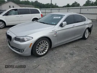 2012 BMW 5 Series 535i xDrive z VIN WBAFU7C51CDU64617, wystawiony jako Copart lot #61037485 z przebiegiem 97 484 mil mil oraz Szkoda całkowita • Salvage title. Historia ofert i sprzedaży dostępna na DreamBid. Obrazek 1.