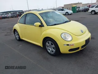 2007 Volkswagen New Beetle Coupe with VIN 3VWRW31C47M509724, listed as a IAAI auction lot 41978106 with 68,090 mi miles. Bid and sale history available at carsss.com. Image 1.