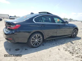2020 BMW 3 Series 330i z VIN 3MW5R1J02L8B18977, wystawiony jako Copart lot #57972275 z przebiegiem Nie podano mil oraz Nie do naprawy • Non repairable. Historia ofert i sprzedaży dostępna na DreamBid. Obrazek 3.