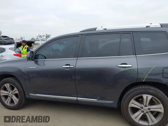 2011 Toyota Highlander Limited with VIN 5TDYK3EH3BS028078, listed as a IAAI auction lot 42098186 with 137,261 mi miles and . Bid and sale history available at DreamBid. Image 15.