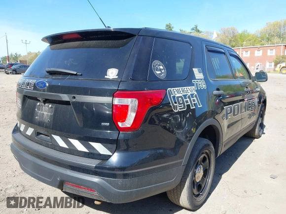 2018 Ford Police Interceptor Utility z VIN 1FM5K8AR9JGC17739, wystawiony jako IAAI lot #42134465 z przebiegiem 134 939 mil mil oraz . Historia ofert i sprzedaży dostępna na DreamBid. Obrazek 4.