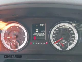 2014 Ram 1500 Express z VIN 1C6RR7KT3ES170854, wystawiony jako IAAI lot #42203099 z przebiegiem 207 634 mil mil oraz . Historia ofert i sprzedaży dostępna na DreamBid. Obrazek 7.