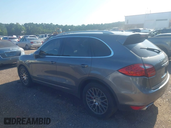 2012 Porsche Cayenne Turbo z VIN WP1AC2A29CLA81105, wystawiony jako IAAI lot #42618593 z przebiegiem 173 873 mil mil oraz . Historia ofert i sprzedaży dostępna na DreamBid. Obrazek 3.