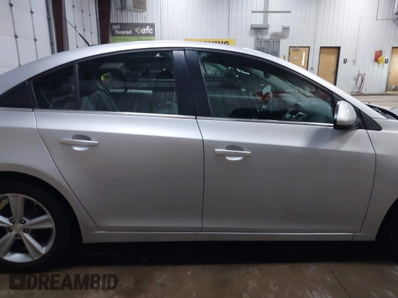 2014 Chevrolet Cruze 2LT z VIN 1G1PE5SB4E7393620, wystawiony jako IAAI lot #42056437 z przebiegiem 173 687 mil mil oraz . Historia ofert i sprzedaży dostępna na DreamBid. Obrazek 13.